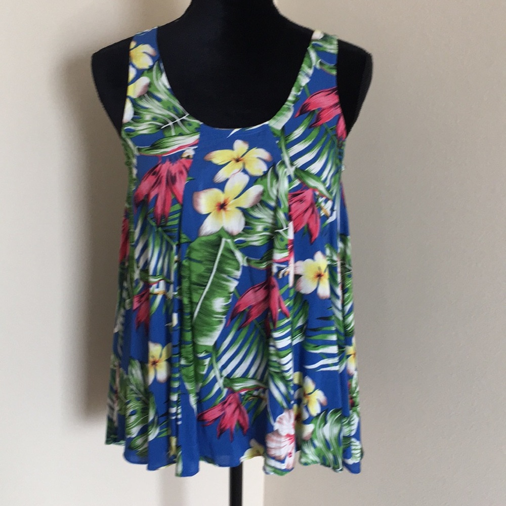 Floral summer top, feels great and comfy, NWT